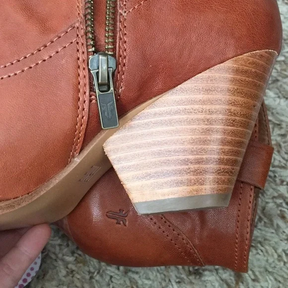 Frye Reina Bootie in Cognac Size 5.5 NEW - Picture 5 of 14